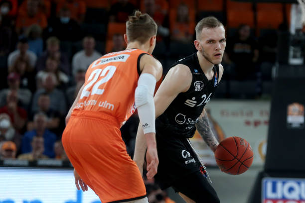 而在国足的 而在国足的